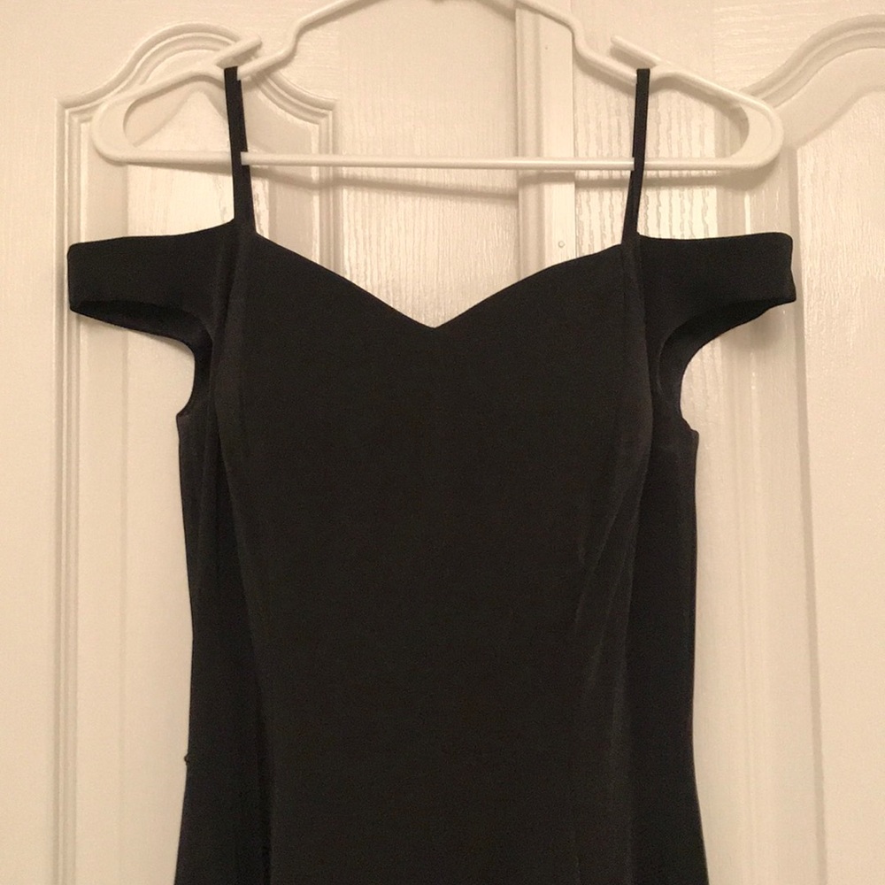 COLORS Off Shoulder Black Gown w/ Train - Picture 4 of 8